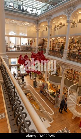 5 maggio 2023 Bucarest Romania. Interno della libreria Carousel of Light Foto Stock