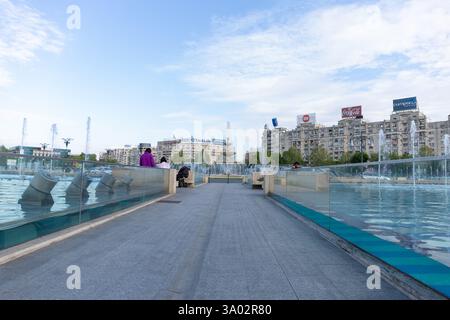5 maggio 2023 Bucarest Romania. Fontane di fronte al Parlamento della Romania Foto Stock