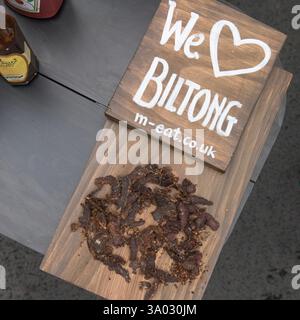 Manzo secco jerky (biltong) esposto al m-eat.co.uk food stall, London Bridge open Kitchen Street Festival Foto Stock