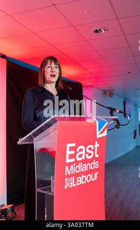 Rachel Reeves, Cancelliere dello Scacchiere, interviene alla East Midlands Labour Party Regional Conference, Leicester, Leicestershire, Inghilterra Regno Unito. Foto Stock