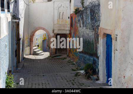 La città marocchina di Azemmour si trova sulla costa atlantica, 75 km a sud-ovest di Casablanca, e si trova sulla riva sinistra del fiume Oum er-Rbia. Foto Stock
