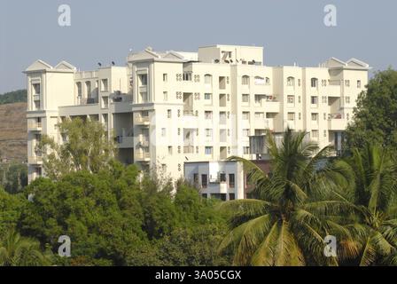 Moderno edificio residenziale multipiano sul retro della collina Parvati a Tanaji Malusare Sinhagad Road, Pune, Maharashtra Foto Stock