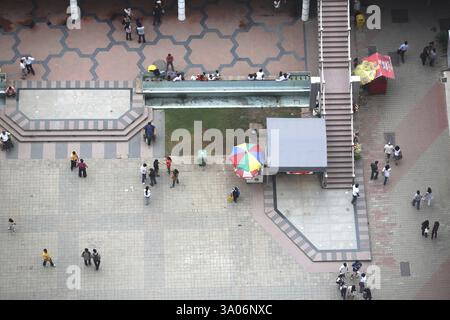 Gente che fa shopping nella strada principale phoenix a Lower parel, Bombay Mumbai, Maharashtra, India, Asia Foto Stock