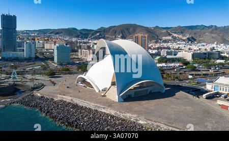 Vista aerea dell'Auditorio de Tenerife "Adán Martín", un auditorium progettato dall'architetto Santiago Calatrava situato a Santa Cruz de Tenerife, il Foto Stock