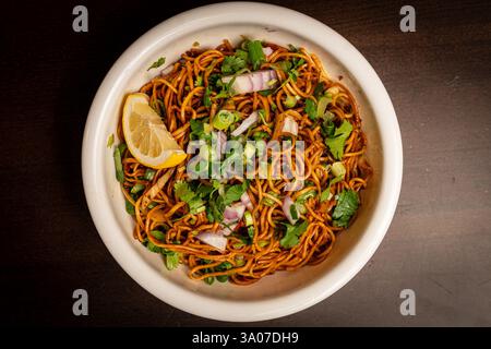 Verdure lo mein in una ciotola Foto Stock