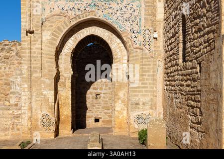 La Chellah, situata sulla riva sud dell'estuario del Bou Regreg a Rabat, in Marocco, è una necropoli medievale musulmana e sito archeologico. Foto Stock