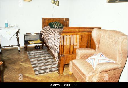 Anni '40 Cracovia Archivio storico Olycom/Lapresse Papa Giovanni Paolo II (nato Karol Józef Wojtyla, Wadowice, 18 maggio 1920 - Città del Vaticano, 2 aprile 2005) è stato il 264Città papa della Chiesa cattolica e vescovo di Roma, sovrano dello Stato della del Vaticano. Fu eletto papa il 16 ottobre 1978. In seguito alla causa di beatificazione, il 1° maggio 2011 è stato beatificato dal suo successore papa Benedetto XVI; viene festeggiato nel giorno del suo insediamento, il 22 ottobre. Nella storia della Chiesa, non accadeva da circa un millennio che un papa proclamasse beato il proprio imm Foto Stock