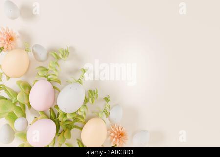 Uova di Pasqua e fiori sono stati preparati in modo splendido per le festività natalizie. rendering 3d. Foto Stock