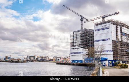 McAleer e Rushe cantiere di grandi condomini chiamato Skyliner, Leith Harbour, Edimburgo, Scozia, Regno Unito Foto Stock