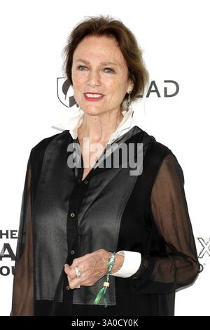 Circa il 2 marzo 2025. LOS ANGELES - Mar 2: Jacqueline Bisset all'Elton John Academy Awards Viewing Party al West Hollywood Park il 2 marzo 2025 a W Hollywood, CA all'After-party per il 33° Elton John AIDS Foundation Academy Awards Viewing Party - parte 2, West Hollywood Park, Los Angeles, CA, 2 marzo, 2025. crediti: Priscilla Grant/Everett Collection/Alamy Live News Foto Stock