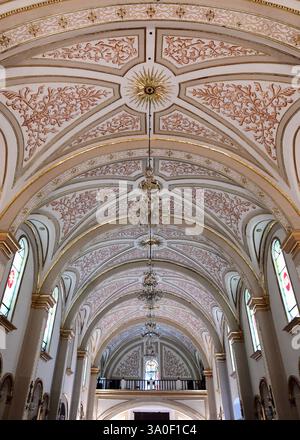 All'interno della chiesa Parroquia de San Jerónimo a Coatepec, stato di Veracruz in Messico Foto Stock