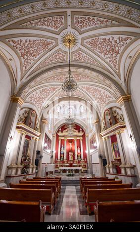 All'interno della chiesa Parroquia de San Jerónimo a Coatepec, stato di Veracruz in Messico Foto Stock