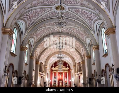 All'interno della chiesa Parroquia de San Jerónimo a Coatepec, stato di Veracruz in Messico Foto Stock