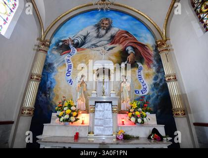 All'interno della chiesa Parroquia de San Jerónimo a Coatepec, stato di Veracruz in Messico Foto Stock