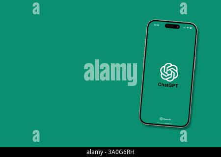 Antalya, Turchia - 3 marzo 2025: Applicazione chatbot di intelligenza artificiale ChatGPT sullo schermo dello smartphone iPhone 16 Pro Foto Stock