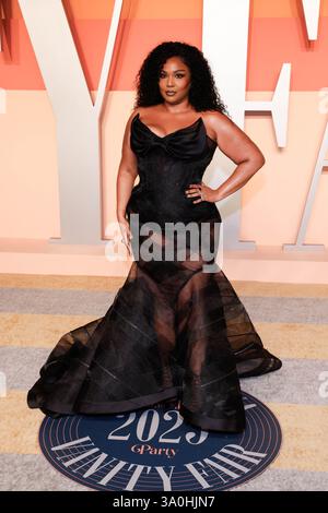 Los Angeles, Stati Uniti. 7 gennaio 2025. Lizzo partecipa al Vanity Fair Oscar Party 2025 condotto da Radhika Jones al Wallis Annenberg Center for the Performing Arts il 2 marzo 2025 a Beverly Hills, California. Foto di Anne Barson/ABACAPRESS. COM credito: Abaca Press/Alamy Live News Foto Stock