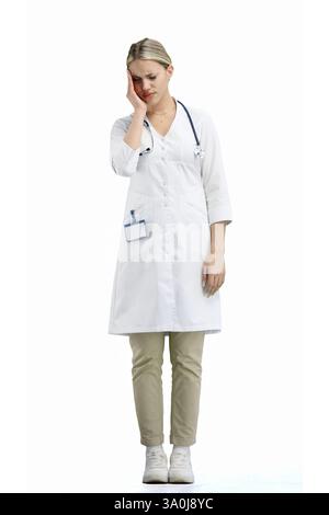 Medico donna, a figura intera, su sfondo bianco, stanca Foto Stock