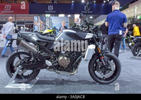 Pasila, Helsinki, Finlandia – gennaio 31. 2025 : Husqvarna 801 in mostra alla MP 25 Motorcycle Fair di Messukeskus Helsinki. Foto Stock