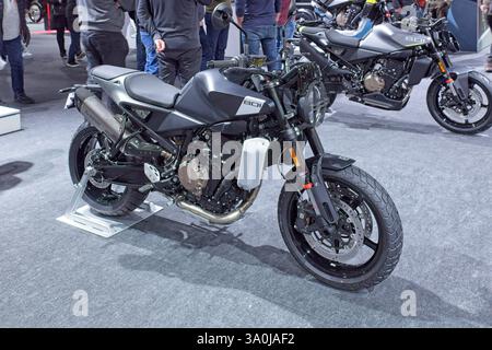 Pasila, Helsinki, Finlandia – gennaio 31. 2025 : Husqvarna 801 in mostra alla MP 25 Motorcycle Fair di Messukeskus Helsinki. Foto Stock