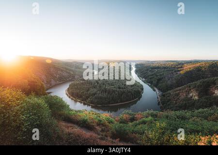 Saarschleife all'alba in estate Foto Stock