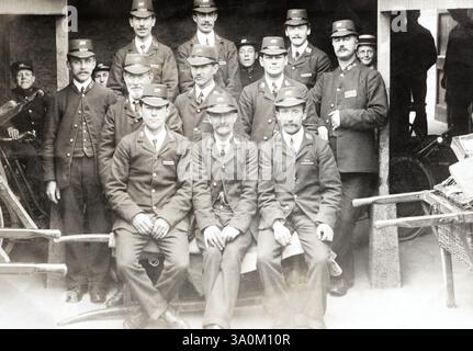 Postino e messaggeri della Royal mail durante l'era edoardiana. Foto Stock
