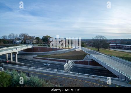 Guardando verso sud sulla Salem Parkway dal centro di Winston-Salem, North Carolina Foto Stock