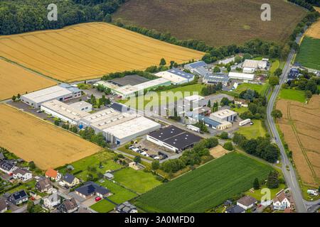 Vista aerea, zona industriale Zur Lütgenheide, Suttrop, Warstein, Sauerland, Renania settentrionale-Vestfalia, Germania Foto Stock