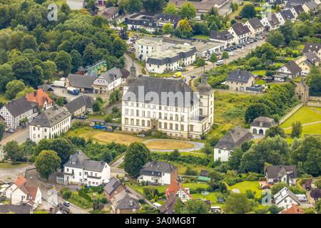 Vista aerea, ex castello Deutschordenskommende Mülheim, Sichtigvor, Warstein, Sauerland, Renania settentrionale-Vestfalia, Germania Foto Stock