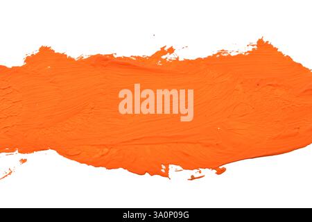 Una striscia di vernice ad acquerello senza forma su sfondo bianco. Foto Stock