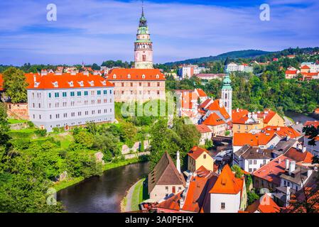 Cesky Krumlov, Boemia. Pittoresca cittadina ceca con splendide strade medievali e vista aerea sul fiume Moldava. Foto Stock