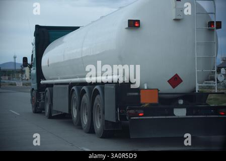 Vista posteriore della macchina per il trasporto del combustibile Foto Stock