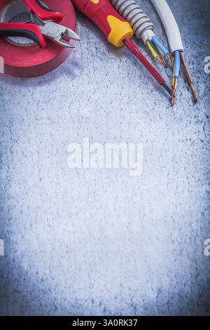 Pinze da taglio con vite a testa tonda isolante isolante per cavi tubi corrugati Foto Stock