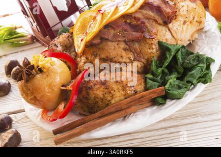 tacchino al forno con ripieno di castagne e arancia Foto Stock