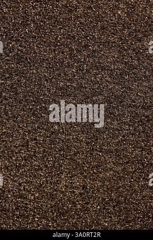 carta vetrata marrone per la lavorazione del legno, nuova carta vetrata con un piccolo rivestimento abrasivo Foto Stock