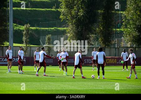 Roma, Italia. 5 marzo 2025. COME giocatori rom durante una sessione di allenamento il giorno prima della partita di calcio di Europa League tra AS Roma e Athletic Bilbao al Centro sportivo Fulvio Bernardini di Roma, 5 marzo 2025. Crediti: Insidefoto/Alamy Live News Foto Stock