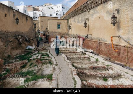 Tetouan, una città nel nord del Marocco, è soprannominata "la colomba bianca" a causa della sua medina imbiancata e delle sue influenze culturali spagnole. Foto Stock