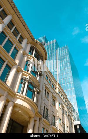Edifici vecchi e nuovi, Colmore Row, Birmingham, Regno Unito. 2025 Foto Stock