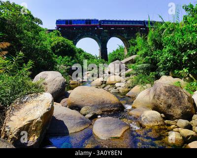 Ponte ferroviario Don CA sul passo di hai Van, che collega la città di da Nang con la città di Hue. Foto Stock