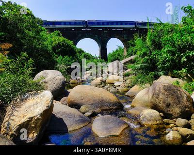 Ponte ferroviario Don CA sul passo di hai Van, che collega la città di da Nang con la città di Hue. Foto Stock