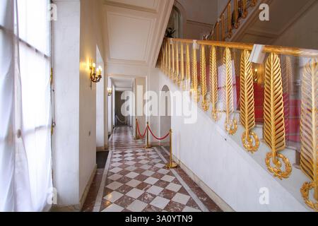 Grande scalinata (escalier Murat) del Palazzo dell'Élysée alias Hôtel d'Evreux, la residenza ufficiale del Presidente della Repubblica francese a Parigi, fra Foto Stock