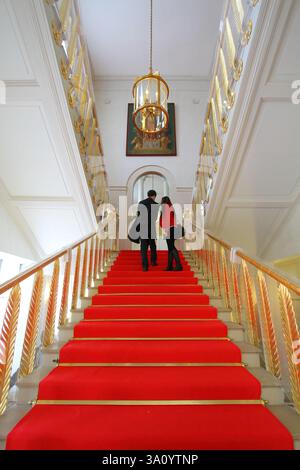 Grande scalinata (escalier Murat) del Palazzo dell'Élysée alias Hôtel d'Evreux, la residenza ufficiale del Presidente della Repubblica francese a Parigi, fra Foto Stock