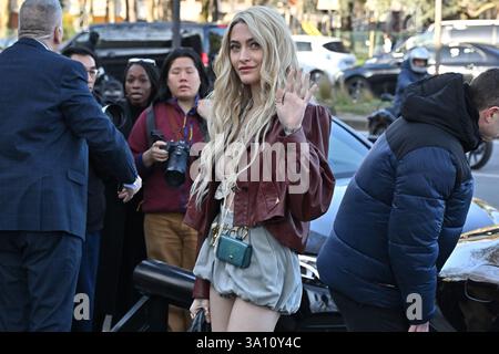 Parigi, Francia. 6 marzo 2025. Paris Jackson arriva alla sfilata Chloe durante la Paris Fashion Week a Parigi, Francia, il 6 marzo 2025. Foto di Julien Reynaud/APS-Medias/ABACAPRESS. COM credito: Abaca Press/Alamy Live News Foto Stock