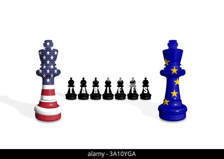Scacchi fatti da bandiere statunitensi ed europee su sfondo bianco con TARIFFE Foto Stock