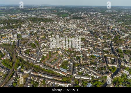 Veduta aerea, vista della citta' con la citta' vecchia, di fronte alla chiesa cattolica di St. Jakob, area residenziale e sulla destra la strada federale B1, Market, Aachen Foto Stock