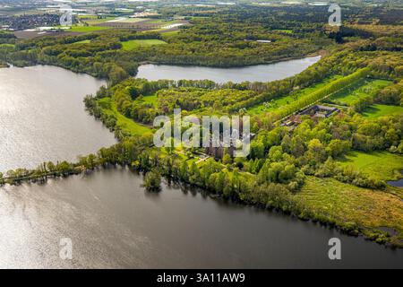 Vista aerea, castello di Krickenbeck presso i laghi di Krickenbeck, riserva naturale circondata da laghi e boschi, Leuth, Nettetal, basso Reno, Nord Reno-ovest Foto Stock