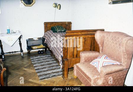 Anni '40 Archivio storico Olycom/Lapresse Papa Giovanni Paolo II (nato Karol Józef Wojtyla, Wadowice, 18 maggio 1920 - Città del Vaticano, 2 aprile 2005) è stato il 264Città papa della Chiesa cattolica e vescovo di Roma, 6° sovrano dello Stato della del Vaticano. Fu eletto papa il 16 ottobre 1978. In seguito alla causa di beatificazione, il 1° maggio 2011 è stato beatificato dal suo successore papa Benedetto XVI; viene festeggiato nel giorno del suo insediamento, il 22 ottobre. Nella storia della Chiesa, non accadeva da circa un millennio che un papa proclamasse beato il proprio immediato pr Foto Stock