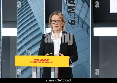 Melanie Kreis, Vorstand Finanzen Deutsche Post AG, Bilanzpressekonferenz, Bonn, 06.03.2025. Deutsche Post DHL Bilanz *** Melanie Kreis, Chief Financial Officer Deutsche Post AG, Annual Press Conference, Bonn, 06 03 2025 Deutsche Post DHL bilancio Foto Stock