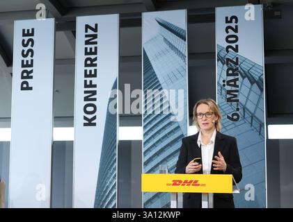 Melanie Kreis, Vorstand Finanzen Deutsche Post AG, Bilanzpressekonferenz, Bonn, 06.03.2025. Deutsche Post DHL Bilanz *** Melanie Kreis, Chief Financial Officer Deutsche Post AG, Annual Press Conference, Bonn, 06 03 2025 Deutsche Post DHL bilancio Foto Stock