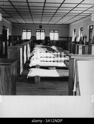 Scuola secondaria africana: St. Gregory's Lagos. -- visione generale di uno dei formitories. 17 marzo 1949. (Foto di camera Press). Foto Stock