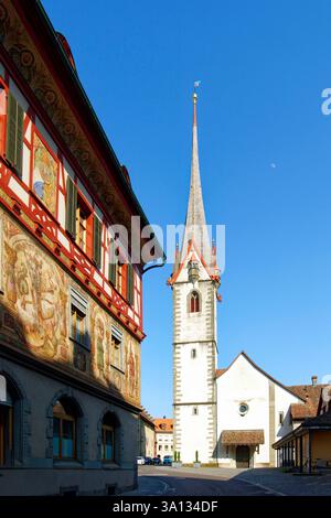 Svizzera, Cantone di Sciaffusa, Stein am Rhein, parte storica della città sulle rive del Reno, municipio (Rathaus) e Monastero di St Georg Foto Stock